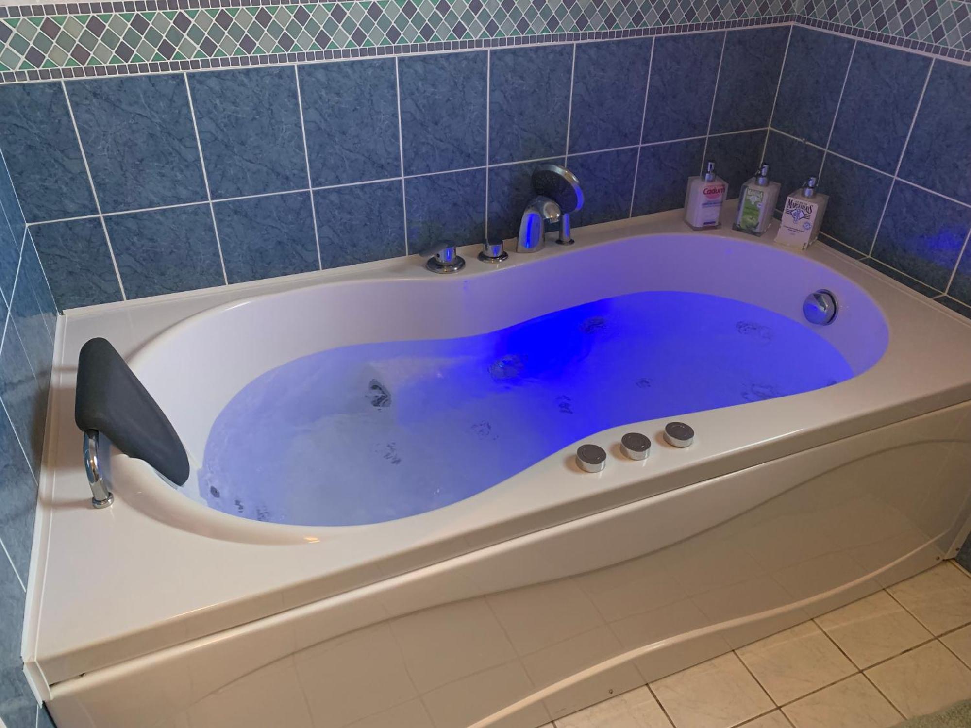 Gite 3 Etoiles Les Gourlines Avec Balneo, Veranda, Piscine Et Garage Avermes Buitenkant foto